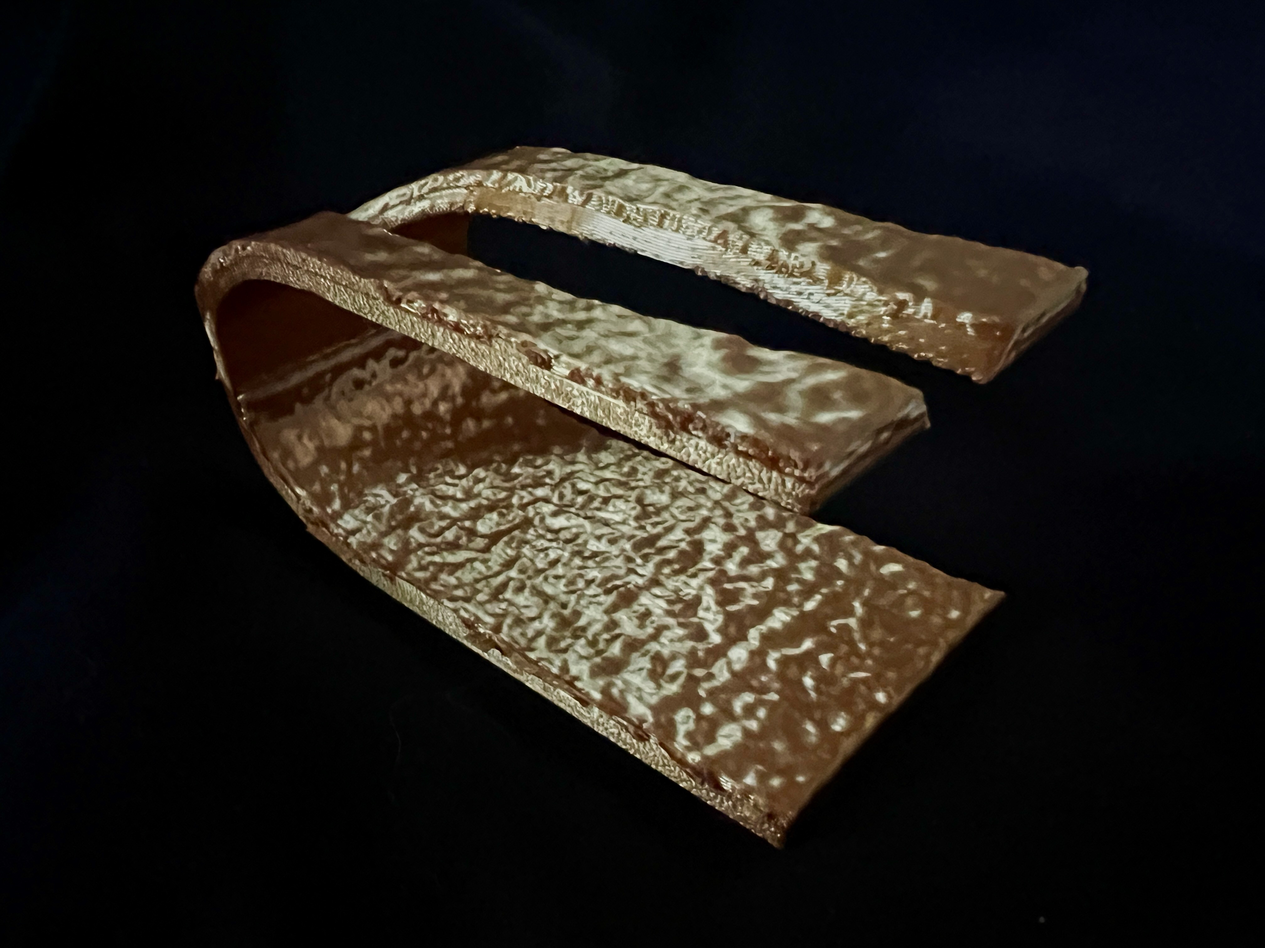Wave, close-up of the gold variant’s rippled surface